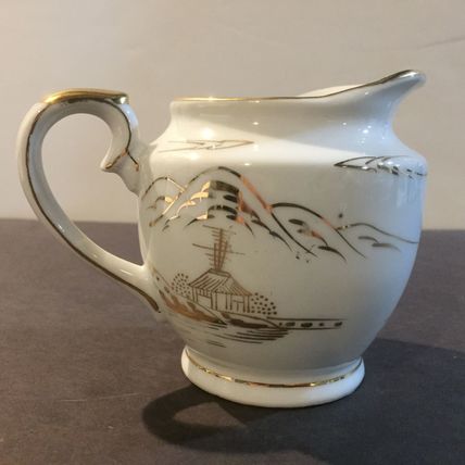 Kutani (KUT 295) Hand-Painted Gold on White Creamer