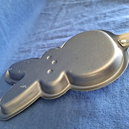 Easter BUNNY Shaped PANCAKE SKILLET Egg Pan Non-Stick Chocolate Mold Candy