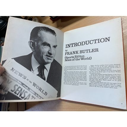 1974 "NEWS OF THE WORLD FOOTBALL & SPORTS ANNUAL" UK SOCCER HB BOOK (P4)