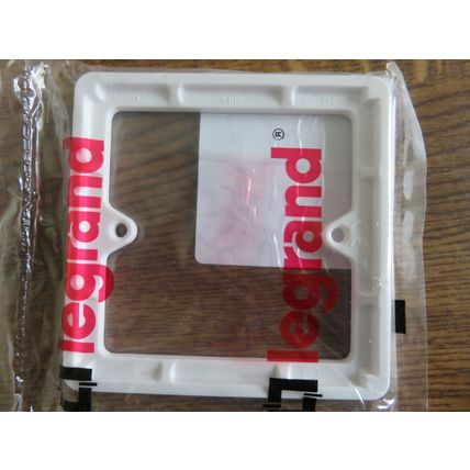 Legrand Synergy Accessory Plate 1g 1 Gang White 7301 95