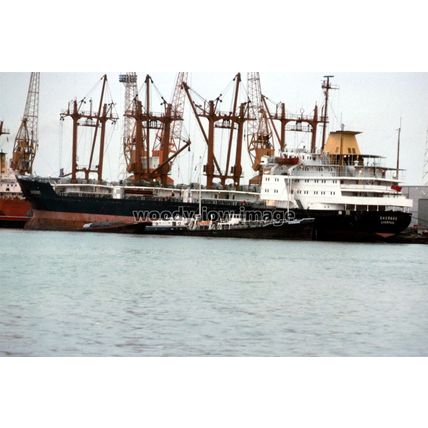 SQ1005 - Elder Dempster Cargo Ship - Sherbro , built 1974 - photograph 6x4