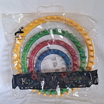 LOT 4 ROUND KNITTING LOOMS Knit Circular Hat Scarf Socks Stitch Sewing Plastic