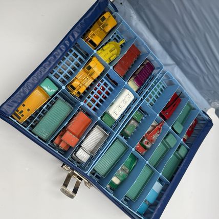 Vintage 1968 Official Lesney Matchbox Deluxe Collector Case Full Of Lesney Cars