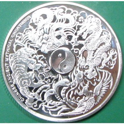 Queen Elizabeth. Casino Card Guard, Challenge Coin, Souvenir. Silver Tone. 27.