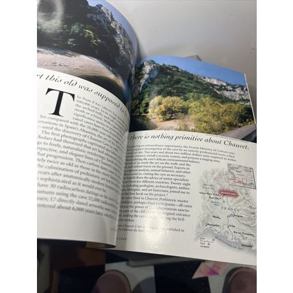 National Geographic Magazine August 2001 Going Public - Vintage Collectable