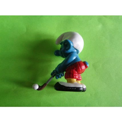 Golfer smurf complete with his golf club red trousers