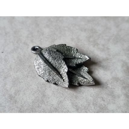 Double Leaf Pendant in Aged Silver Tone Metal, Vintage Botanical Jewelry