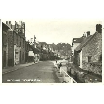 Yorkshire THORNTON LE DALE Maltongate Postcard (1729)