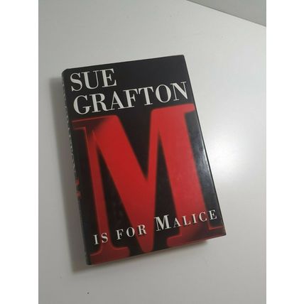 M is for Malice by Sue Grafton 1996 1st hardcover dust jacket fiction