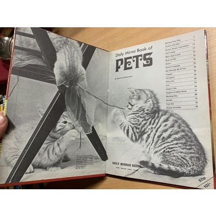 1970 "DAILY MIRROR BOOK OF PETS" ILLUSTRATED ANNUAL HARDBACK BOOK (P3) AB