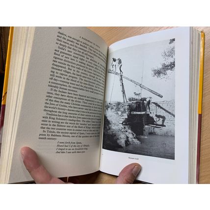 1957 1ST EDITION "A BARBARIAN IN INDIA" OPPENHEJM ILLUSTRATED HARDBACK BOOK (P3)