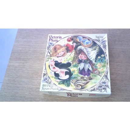 VICTORIA PLUM: SPRING Round Jigsaw Puzzle (100 Piece) Hestair Puzzles (1980)