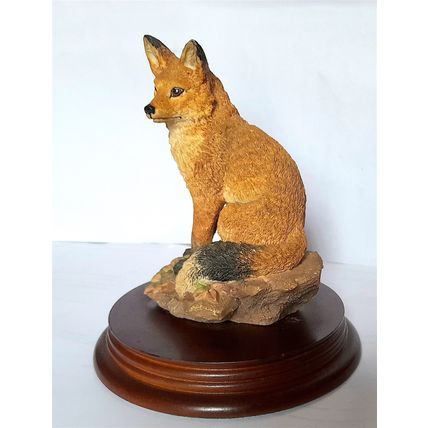 CERAMIC FIGURINE - LEONARDO FOX 1993 - SITTING on a PLINTH 12 x 12 cm - 400 g