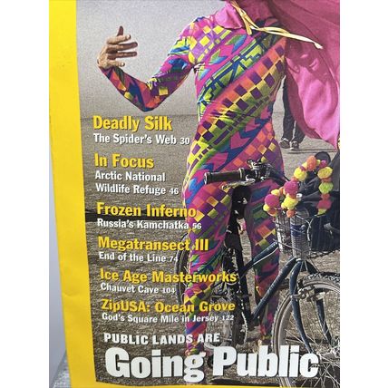 National Geographic Magazine August 2001 Going Public Vintage Collectible .