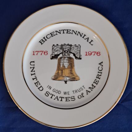 BICENTENNIAL Collectors PLATE 1776-1976 Liberty Bell In God We Trust USA Gold Tr