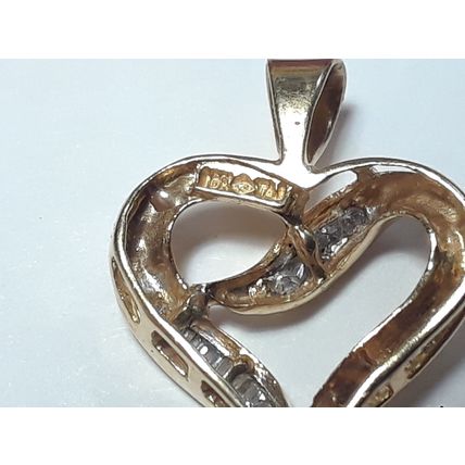 Estate .25ctw Rd/Baquette Natural Diamond Open 10Kt Y/Gold Heart Pendant#20095