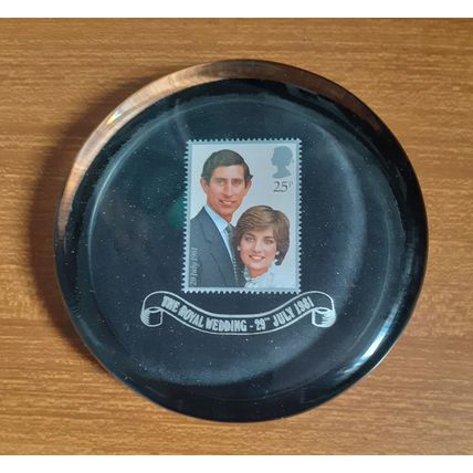 1981 Boxed Paperweight - 25p UK United Kingdom Prince Charles & Lady Diana Stamp
