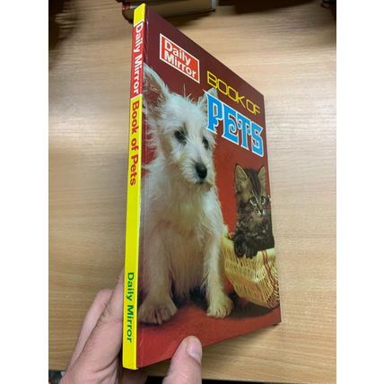 1970 "DAILY MIRROR BOOK OF PETS" ILLUSTRATED ANNUAL HARDBACK BOOK (P3) AB