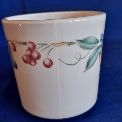 Vintage Lot 6 CORNING ABUNDANCE COFFEE CUPS Tea Mugs Milk Glass Corelle