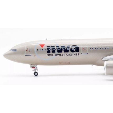 A330-323 NORTHWEST AIRLINES N806NW W/STAND WB MODELS B333806NW 1/200