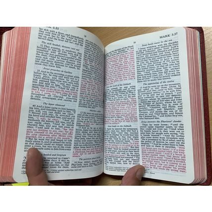 1971 HOLY BIBLE KING JESUS WORDS IN RED USA FAUX LEATHER BOOK (P4) ref:Y104