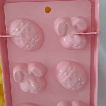 Lot 4 EASTER ICE CUBE TRAYS 12" Plastic Molds Bunny Egg Bunnies Freezer