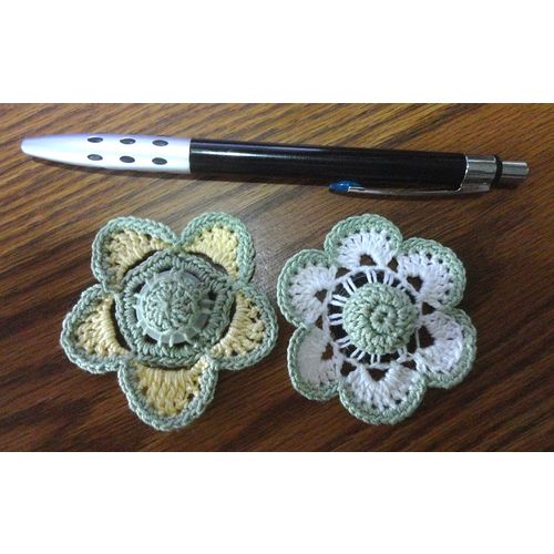 Button flowers #bf03 lot of 2 crochet decoration adornment embellishment motif