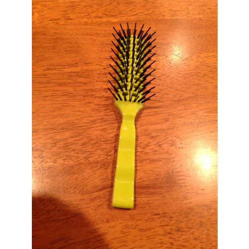 DETANGLER HAIR BRUSH BRAND NEW IN VARIOUS COLOURS