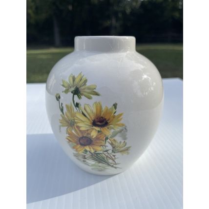 VTG HOLLY HOBBIE PORCELAIN BASKET W/ WIRE HANDLE & CERAMIC JAR W/LID -SUNFLOWERS
