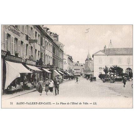 76 - Saint-Valery-en-Caux - la place de l'Hôtel de ville