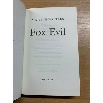 2002 1ST EDITION MINETTE WALTERS "FOX EVIL" FICTION HARDBACK BOOK (P4)