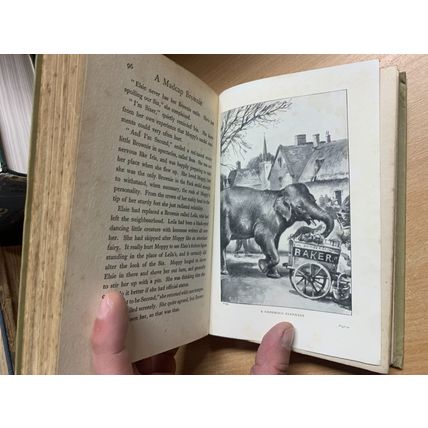 1950s SIBYL B OWSLEY "A MADCAP BROWNIE" FICTION ILLUSTRATED HARDBACK BOOK (P3)