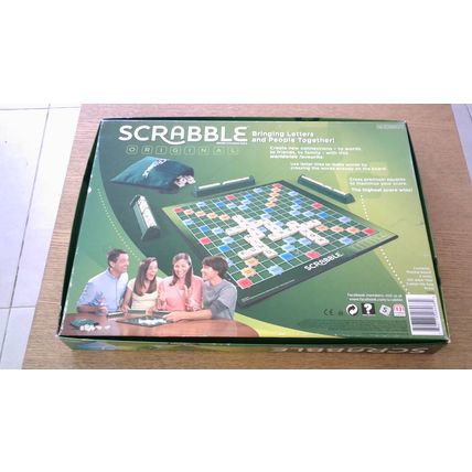 SCRABBLE ORIGINAL Family Board Game. Mattel (2012)