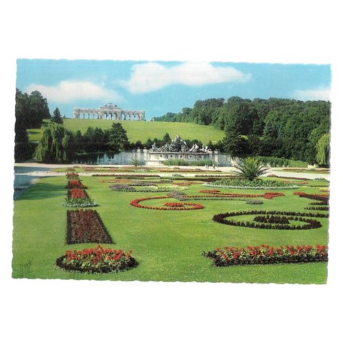 CASTLE OF SCHOENBRUNN, VIENNA unused postcard (a) /