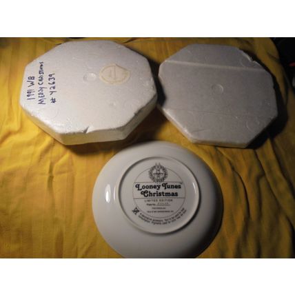 Limited Edition 1991 WARNER BROS. "Merry Christmas" Collector Plate!! $25.00!!