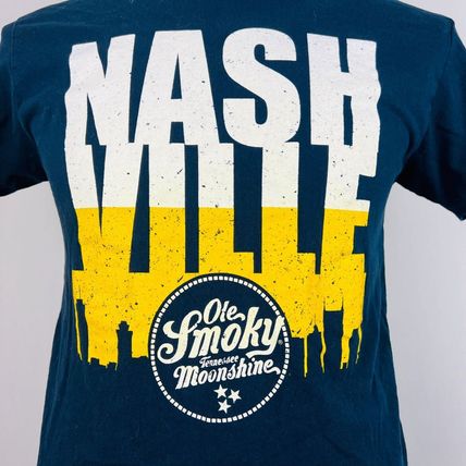 Ole Smoky Moonshine Whiskey Nashville Tennessee Large T-Shirt Shirt