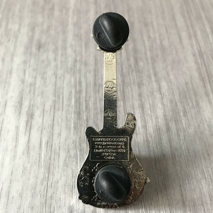 SALT LAKE CITY OLYMPIC WINTER GAMES 2 SLALOM SKIER GUITAR Hard Rock Cafe PIN LE