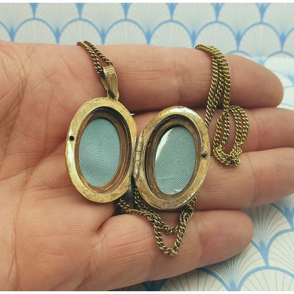 Vintage Large Brass Coloured Metal Etched Design Locket Pendant Necklace