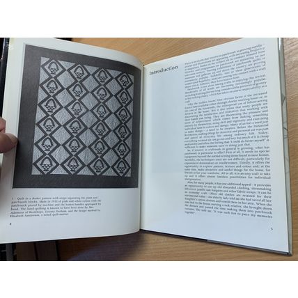 1980 1ST EDITION MACHINE PATCHWORK DOROTHY OSLER ILLUSTRATED HARDBACK BOOK (P4)