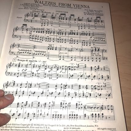 WALTZES FROM VIENNA - JOHANN STRAUSS - VOCAL SCORE - CHAPPELL - 1966 Hardback