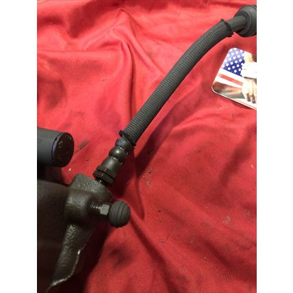 Land Rover LR015387 Left Front Brake Caliper + LR135810 Hose LR2