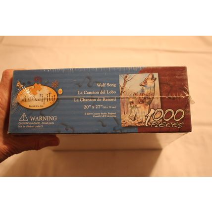 WOLF SONG 1000 PIECE SHAPED PUZZLE MOSTLY SEALED WOLF