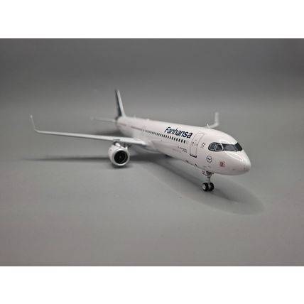 A321-211NX LUFTHANSA REG: D-AIEH W/STAND - JFOX JF-A321-051L 1/200 - PRE ORDER