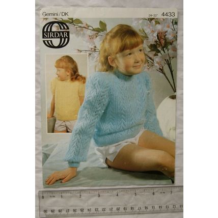 Vintage: Sirdar 4433 sweaters, DK, 24-32 inch, 61-76 cm