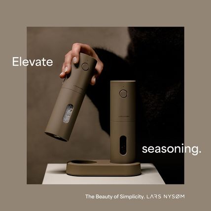 LARS NYSØM Electric Salt and Pepper Grinder Set I Automatic Salt and Pepper Mill