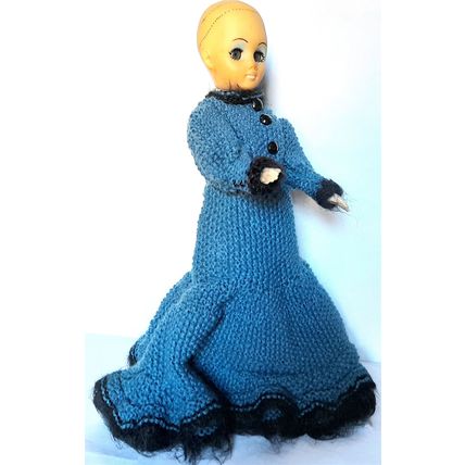 1991 VINTAGE DOLL - JOINTED - BLUE MOVING EYES - KNITTED DRESS - 29 cm NO HAIR