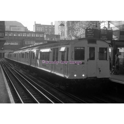 pu3194 - London Underground - District Line Train, Earls Court - print 6x4