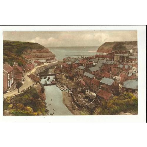Yorkshire STAITHES View Postcard by Frith (78999)