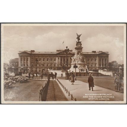 Buckingham Palace and the Queen Victoria Statue, London, 1954 - RP Postcard