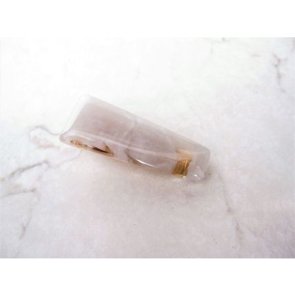1 1/2 inch smaller white or amber brown alligator hair clip for fine thin hair.